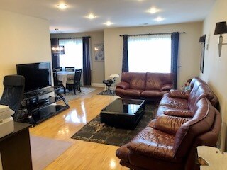 Living - 9375 Landings Ln