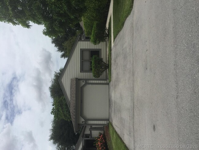 Building Photo - 2543 Bedford Mews Dr