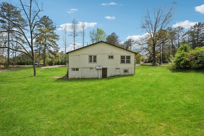 Building Photo - 961 Old Conyers Rd
