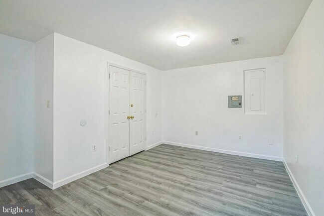 Building Photo - 3003 Mediterranean Dr