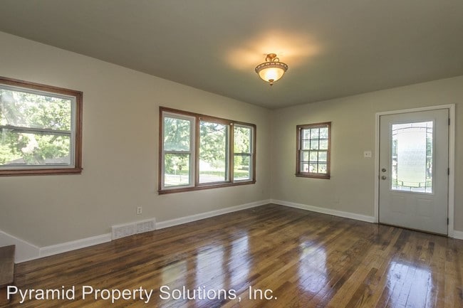Building Photo - 4 br, 1 bath House - 5 E Park Ave