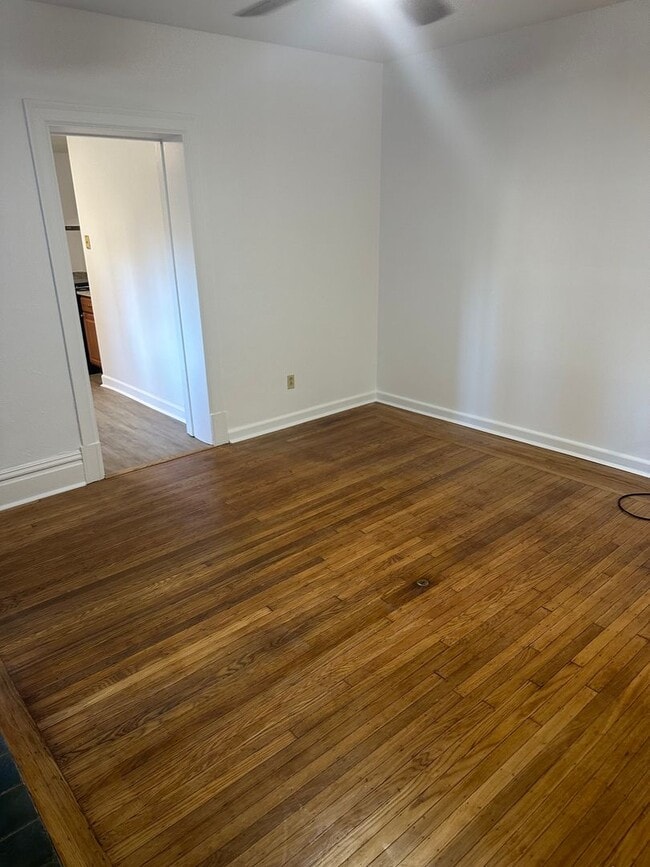 Building Photo - 407 S Aiken Ave