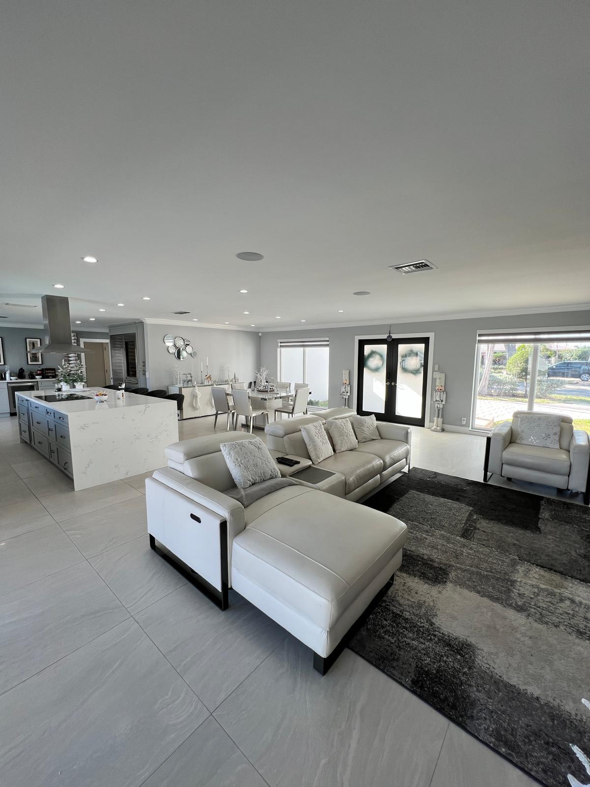 Building Photo - 5510 Bayview Dr