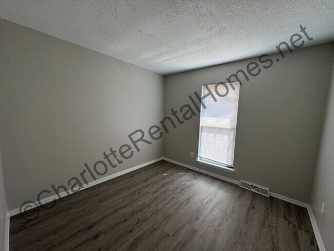 Building Photo - House in Mint Hill with deck out back