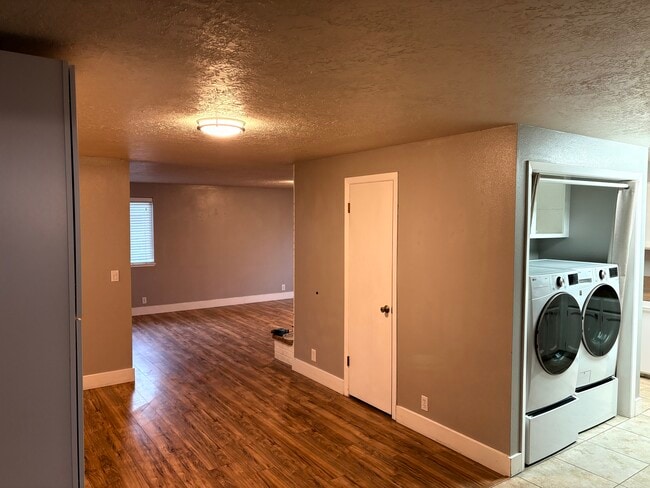 Building Photo - 1405 E Bergeson St