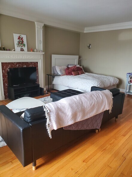 Building Photo - 15 E Kirby St