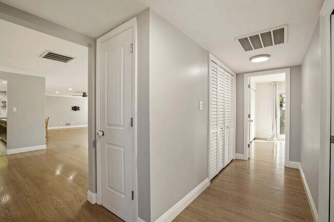 Building Photo - 1407 San Clemente Way