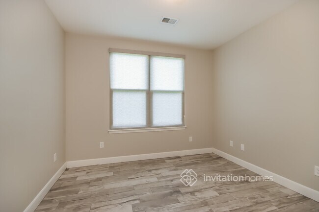 Building Photo - 321 Springwood Dr