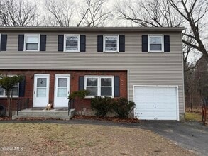 Building Photo - 5 Dowling Rd