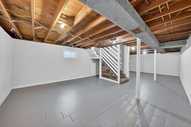 Building Photo - 5638 Helen Ave