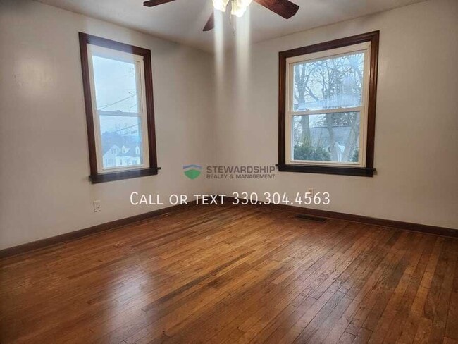 Building Photo - 1327 25th St NE