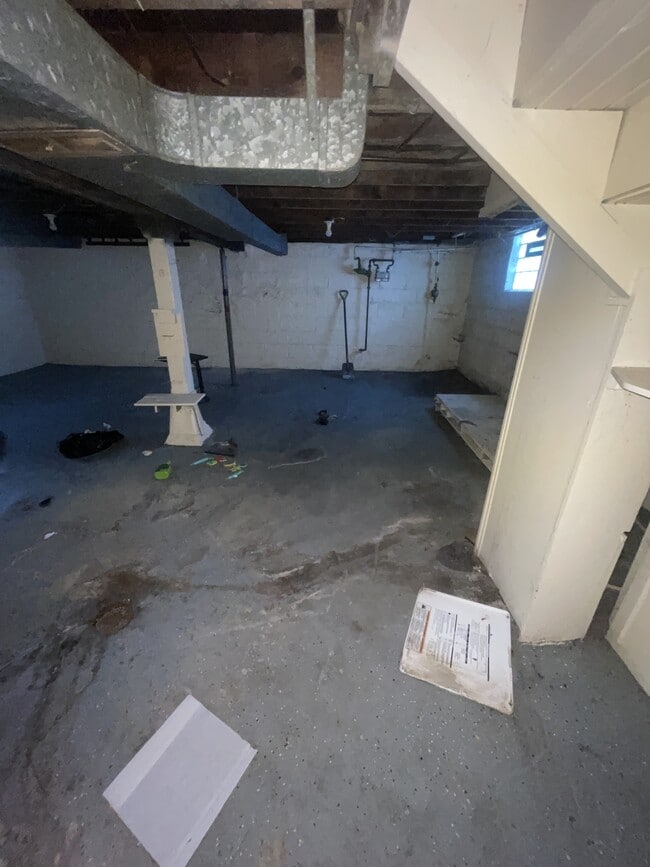 Building Photo - 8356 Strathmore Pl