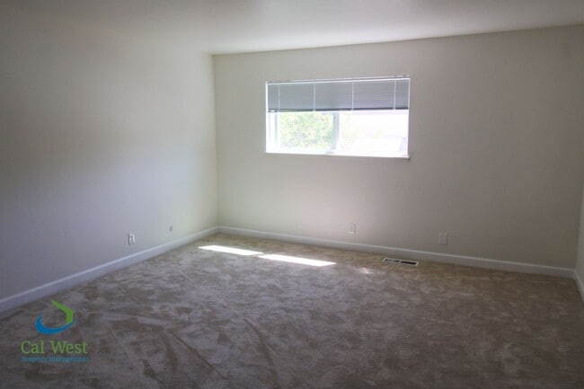 Building Photo - $3695 - Fully Remodeled 3Bd / 3Ba Large Townhome in Santa Teresa area