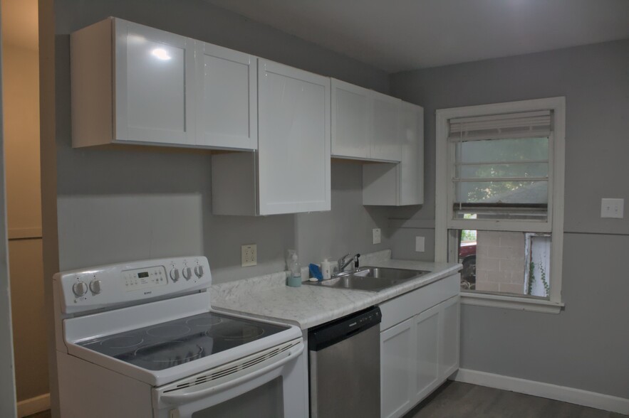 Building Photo - 304 W Columbia Ave