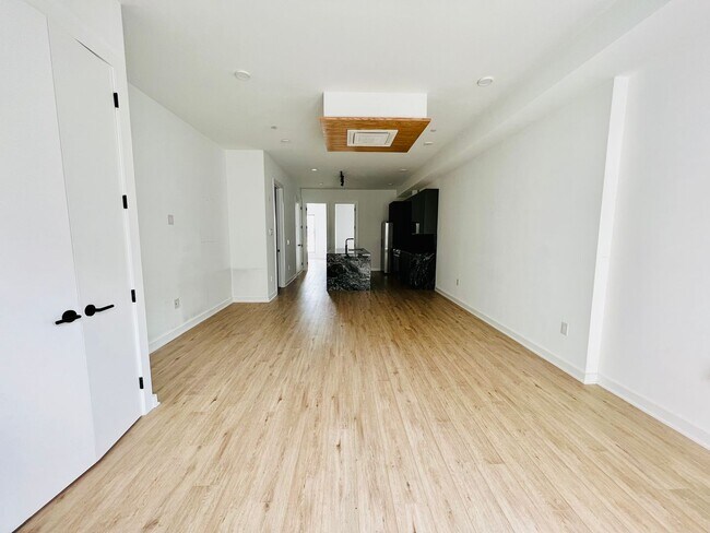 Building Photo - 1306 N Front St