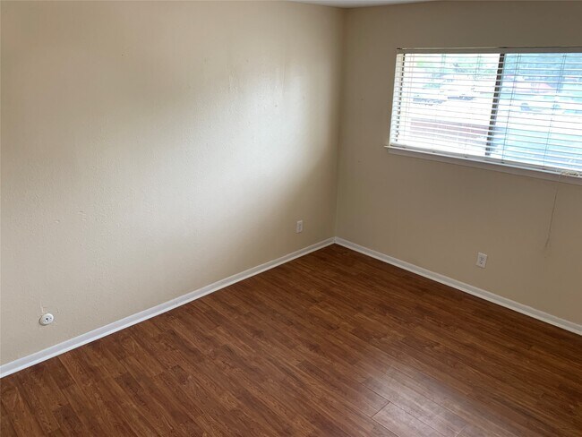 Building Photo - 16111 Aspenglenn Dr