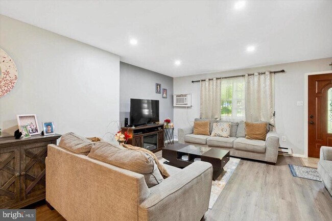 Building Photo - 283 Cardigan Terrace