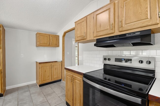 Building Photo - 25494 Deepwood Dr