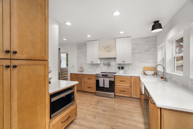 Building Photo - 7105 20th Ave SE