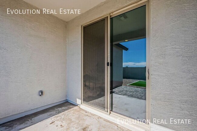 Building Photo - 11461 E Ulysses Ave