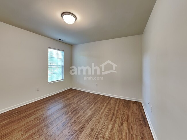 Building Photo - 704 Marjam Ln