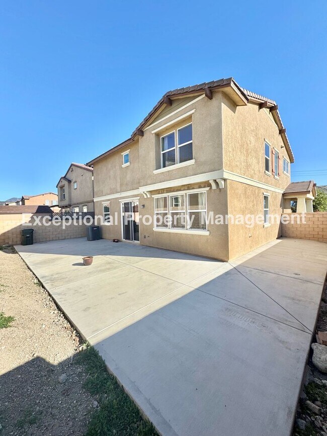 Building Photo - Read to move in 4 bedroom 3 bath home with a den