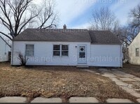 Building Photo - $995 - 3 bedroom / 1 bathroom - Single Fam...