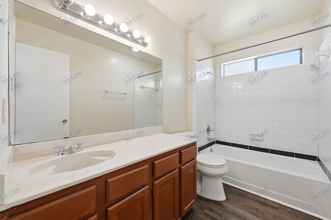 Building Photo - 911 Wellridge Dr