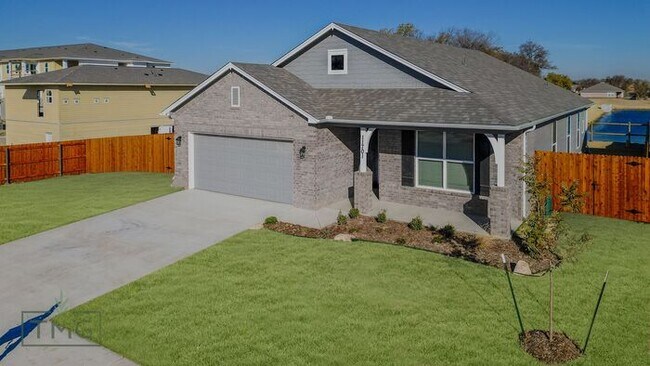 Building Photo - 4/2.5/2 Owasso Home! Lawn Care Included!
