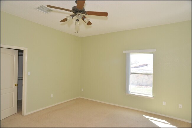 Building Photo - 10045 Paloma Dr