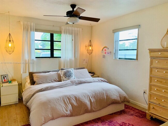 Building Photo - 9910 Bahama Dr