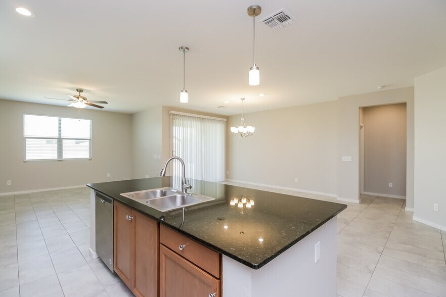 Building Photo - 654 Glen Canyon Dr