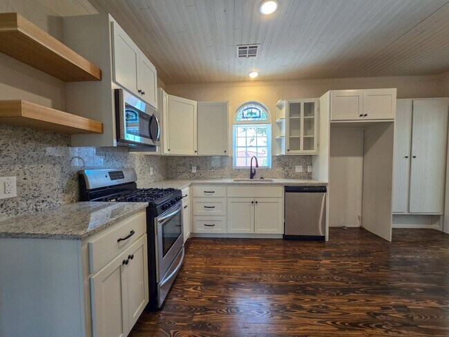 Building Photo - Cute 3 Bedroom Brick home in Shawnee