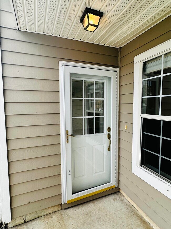 Building Photo - 550 Central Ave