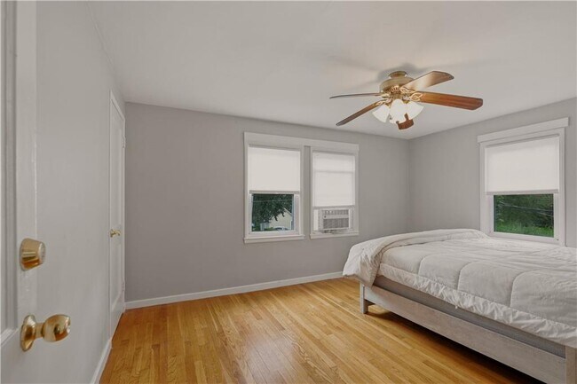 Building Photo - 351 Boulevard