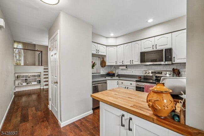 Building Photo - 26179 Westview