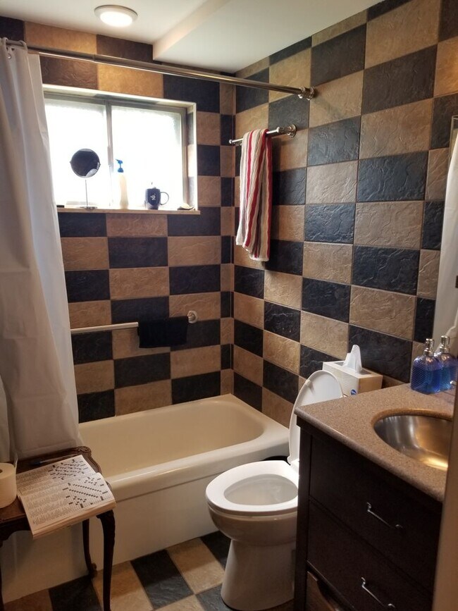Building Photo - Chagrin Falls Condo for rent
