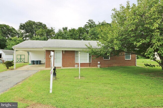 Building Photo - 6061 Dawn Dr