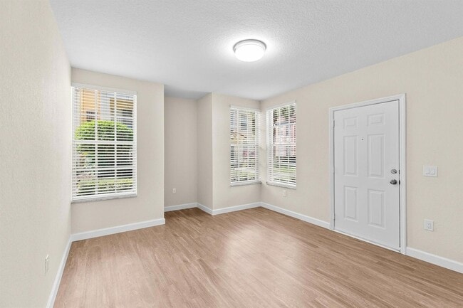 Building Photo - 1609 Belmont Pl
