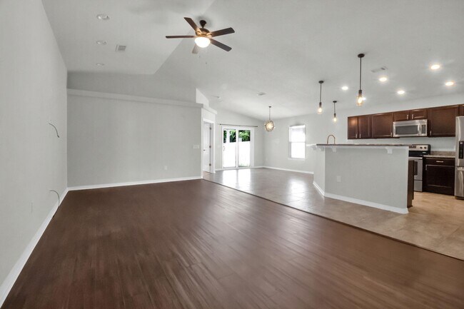 Building Photo - 8402 Island Dr
