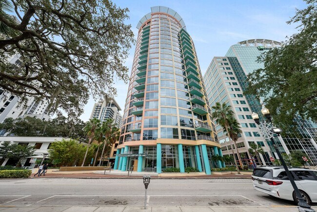 Building Photo - Downtown Orlando One Bedroom with Lake Eola View * * Modernized Waverly Condo
