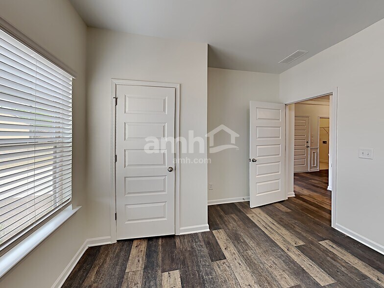 Building Photo - 260 Deodar Ln