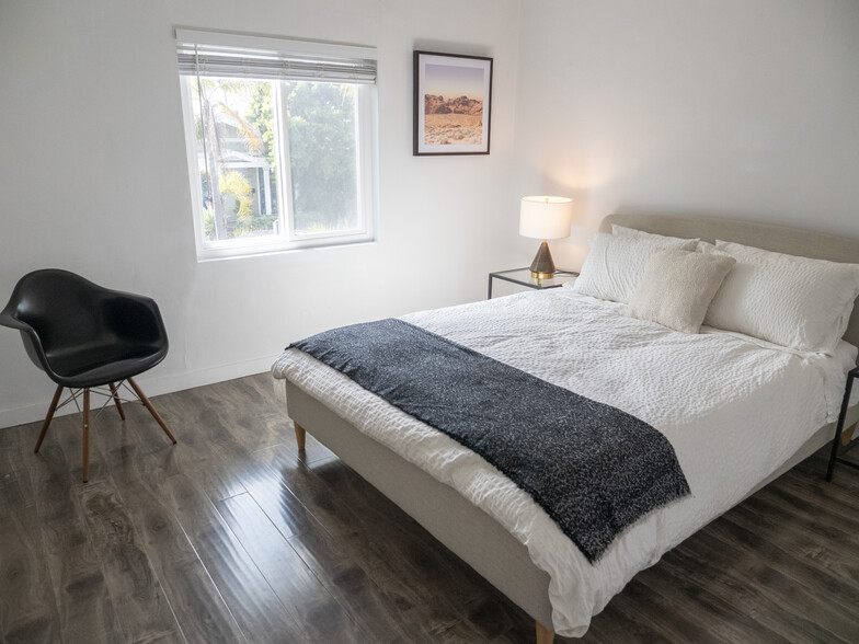 Main Bedroom - 2318 Beach Ave