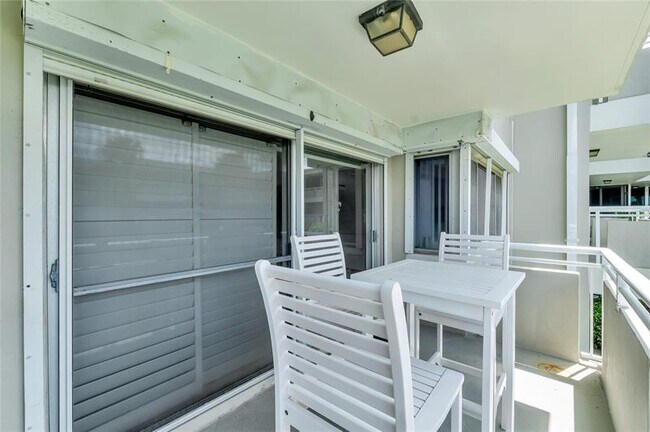 Building Photo - 1198 Hillsboro Mile