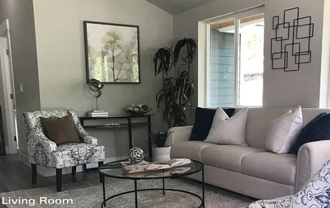 Building Photo - Beautiful 4 Bed, 3 Bath Walking Distance to the Beach!!!
