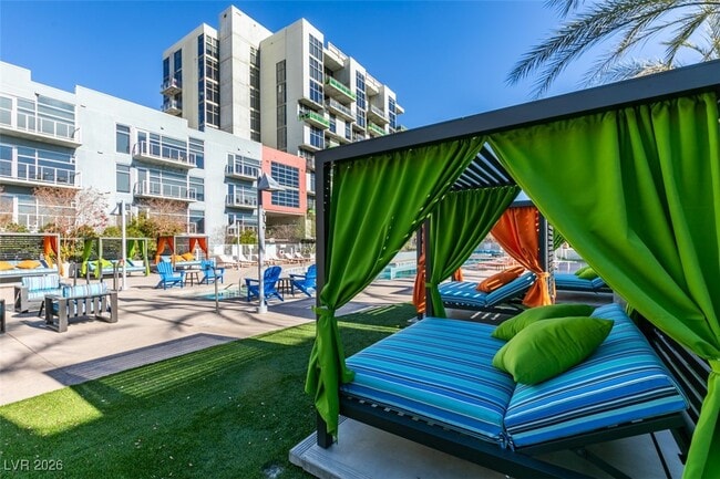 Building Photo - 353 E Bonneville Ave