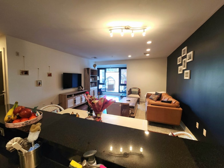 Building Photo - 533 Cambridge St