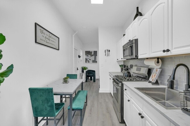 Building Photo - 68 Pine St