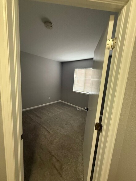 Building Photo - 19038 E Carmel Dr