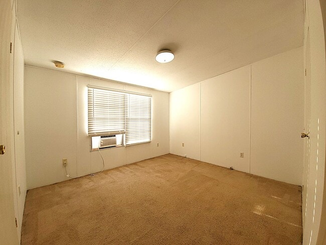 Building Photo - Spacious 4 bedroom with 3 FULL bathrooms nestled on 2 acres! MUST SEE!!!